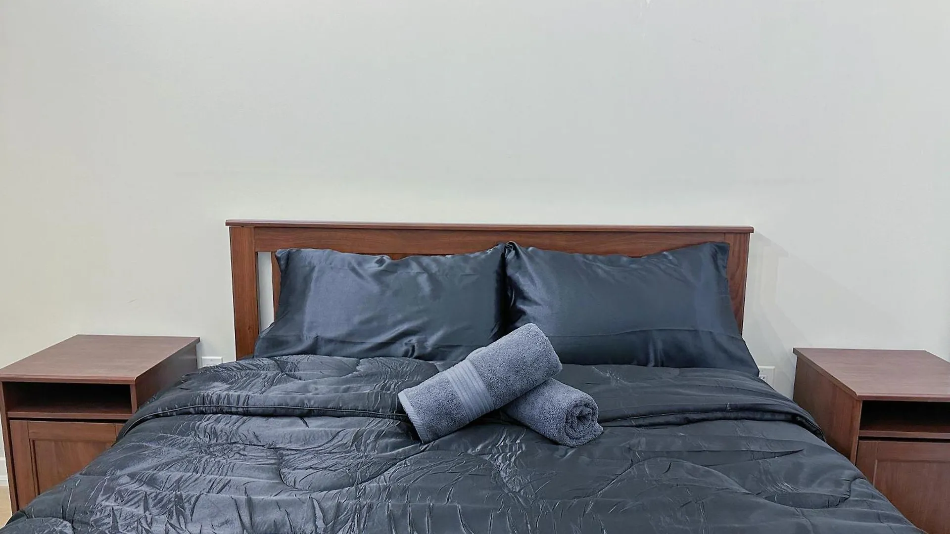 Downtown 2 Bedroom Gem With Free Parking Toronto Canada