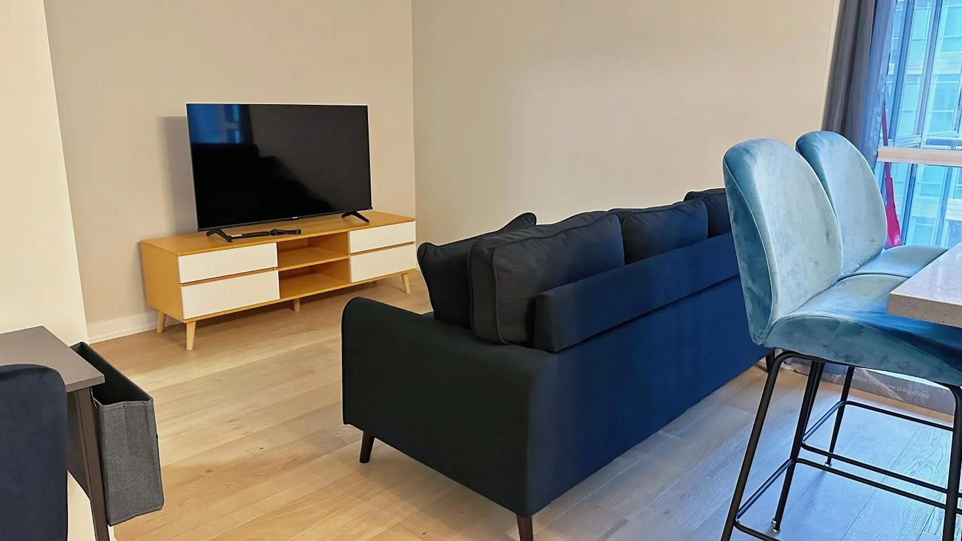 Downtown 2 Bedroom Gem With Free Parking Toronto 0*,  Canada